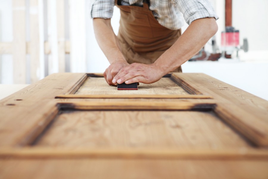 Décaper meuble en bois : comment enlever de la peinture ou du vernis sur du  bois ? 