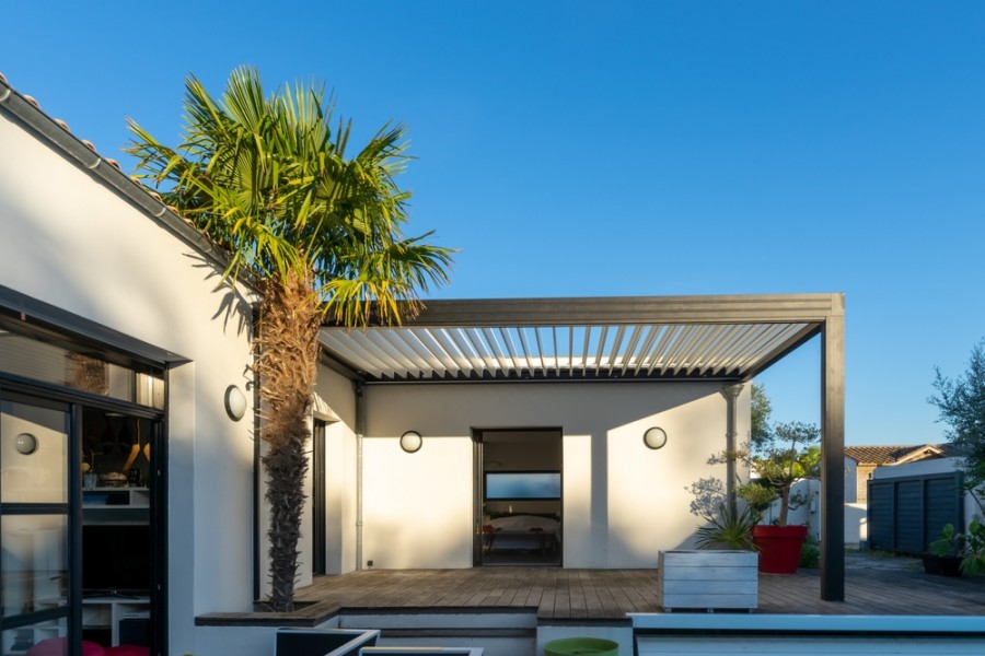 Peut-on fabriquer une pergola en bois soi-même ?