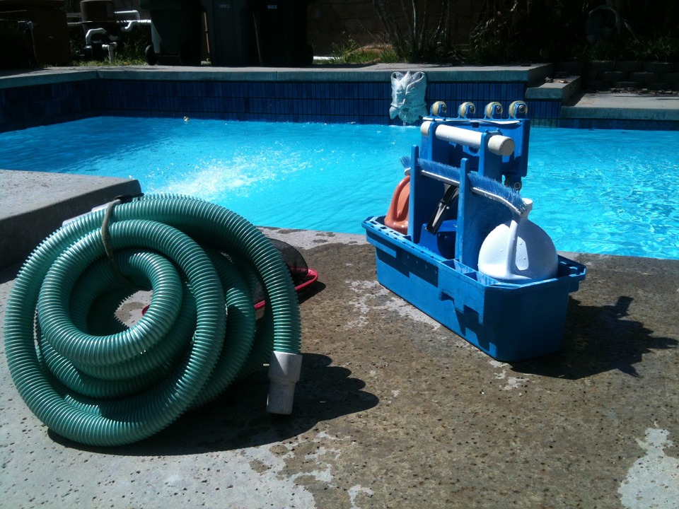 Entretien de la piscine : quels produits et matériels choisir ?